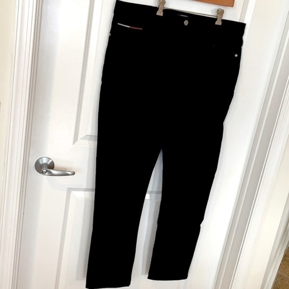 TOMMY HILFIGER | Men’s Black TOMMY JEANS Waist 36 Length 32. - Picture 7 of 9